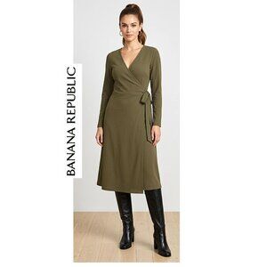 BANANA REPUBLIC - Olive green midi wrap dress